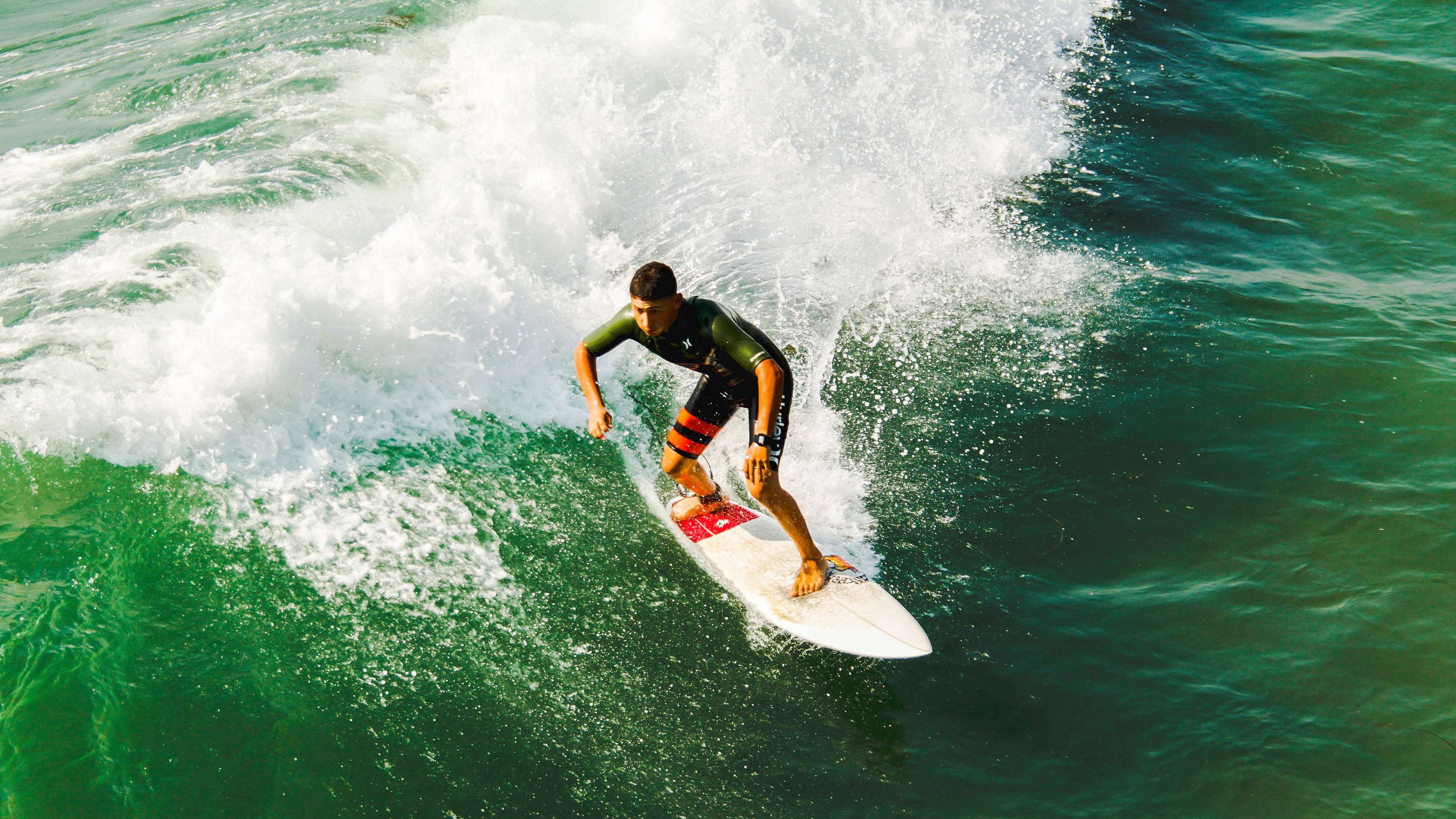 随机美国队中场罗德里格斯在巴黎奥运会上展现出强大的组织能力，后卫罗德里格斯