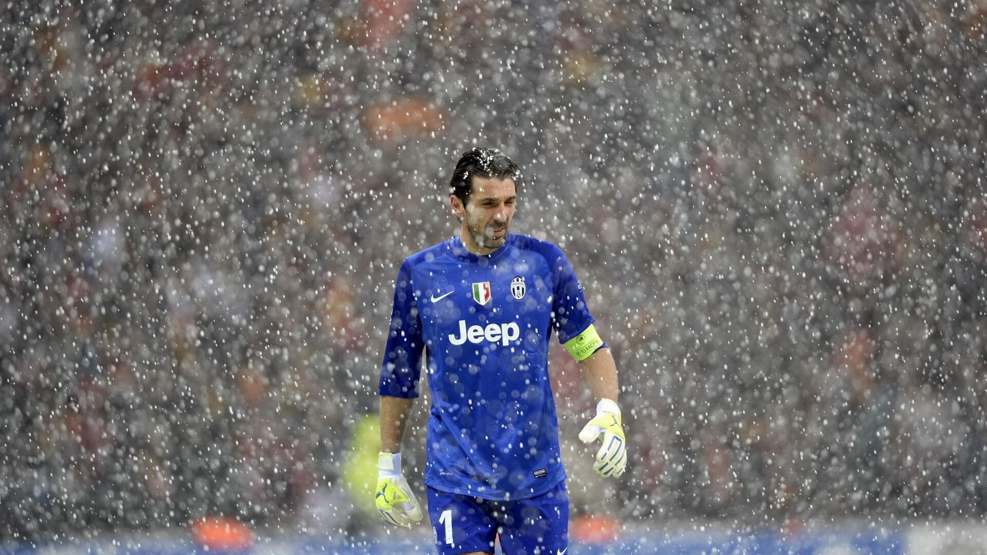 爱游戏体育官方在线-中超豪门引援风暴持续升温，中超传统豪门